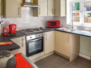 Cookware/dishes/utensils
