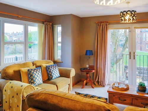 3 bedroom accommodation in Thornhill