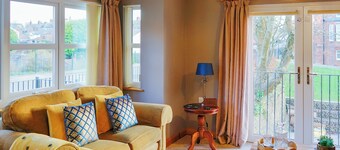 3 bedroom accommodation in Thornhill