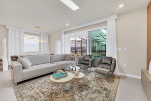 TV - EV_1270 - 5 Bed 4.5 Bath Townhome with Screened-in Private Pool, Kids Custom Bed (Davenport)