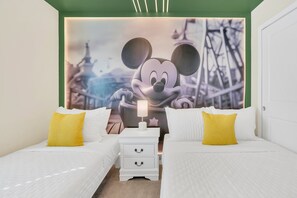 5 bedrooms, iron/ironing board, WiFi, bed sheets