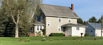 Family-friendly farmhouse property, rural setting, 10 minutes from Tiffin, OH.