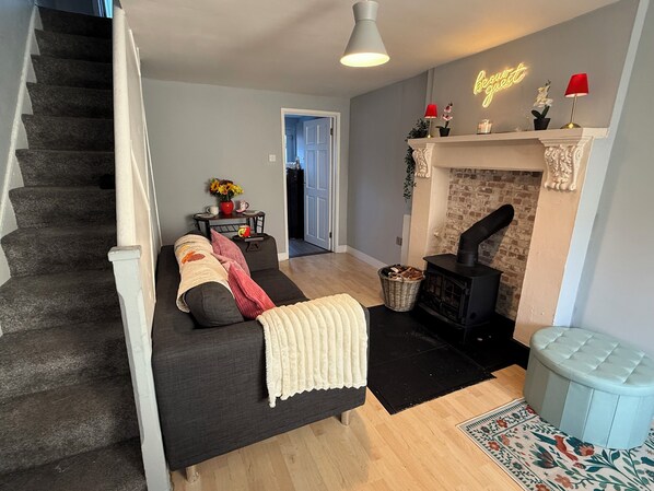 Living area - Cozy Cookstown Cottage (Cookstown)