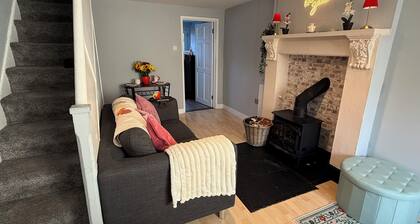 Cozy Cookstown Cottage