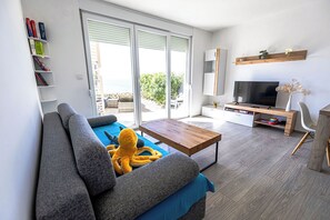 Smart TV, table tennis, books