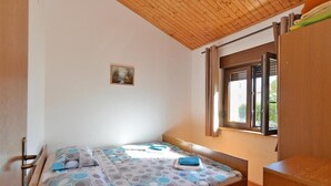 Leilighet, 2 soverom, balkong, hageutsikt