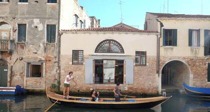 Beautiful Unique Waterfront Loft 130m² - Casa Pesce Cannaregio, Venezia