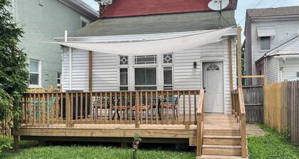 Charming 2-bedroom house with AC and WiFi in lovely Hamilton