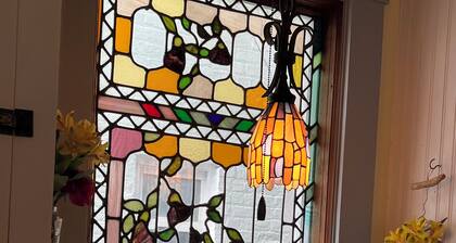 Charming 2-bedroom house with AC and WiFi in lovely Hamilton