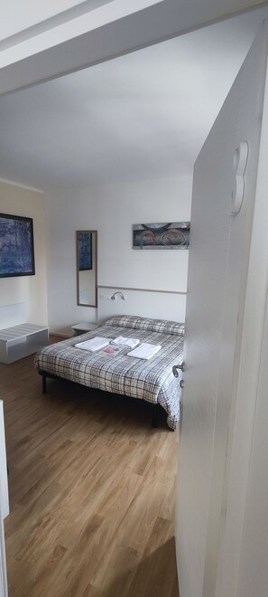 Standard Double Room | In-room safe, free WiFi - Vroom508 (Verona)