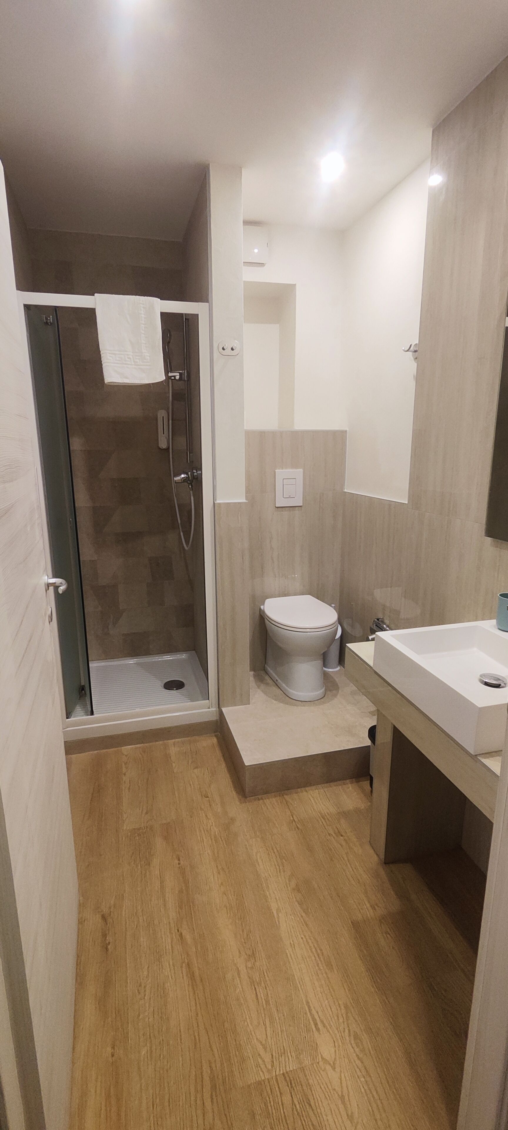 Standard Double Room | Bathroom