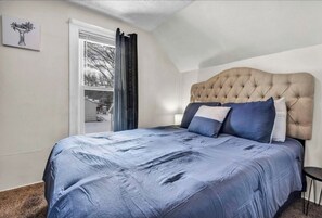 2 bedrooms, desk, iron/ironing board, free WiFi - Lakeside Serenity, Peace, and Tranquility in Madison! (Madison)