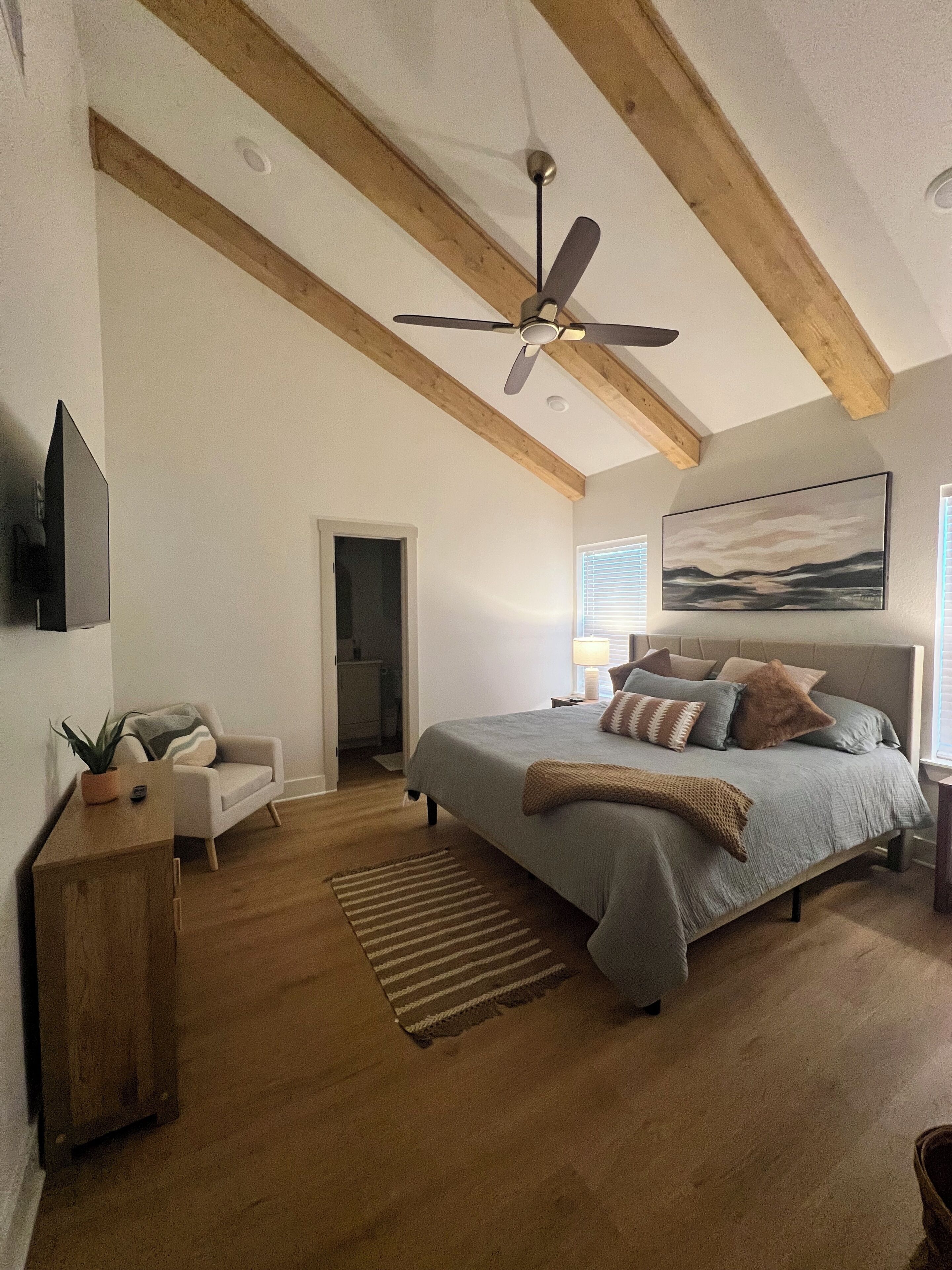 3 makuuhuonetta, silitysrauta/-lauta, Wi-Fi, vuodevaatteet