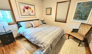 2 bedrooms, iron/ironing board, WiFi, bed sheets - Bloom Bungalow // Charming 2-bedroom house, pet friendly, 7 blks to Mayo Clinic (Rochester)