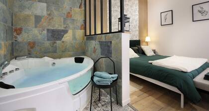 Le Zénitude-Spa-Sauna-QueenSideBed-Netfkix
