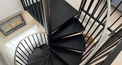 Charming 2-mini bedrooms apartment with AC, WiFi in fabulous Greenwich