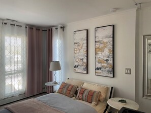 2 soverom, safe på rommet, skrivebord og strykejern/-brett