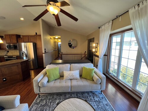 Charming 4-bedroom house with AC, WiFi. 10 mins to WSU