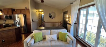 Charming 4-bedroom house with AC, WiFi. 10 mins to WSU