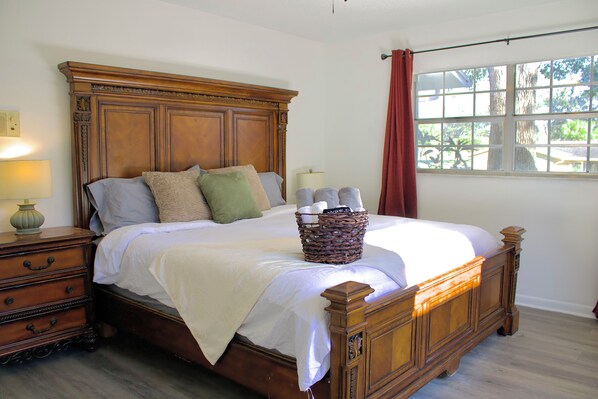 1 bedroom, bed sheets