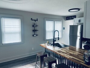 Fridge, microwave, oven, stovetop - Finger Lakes wine country Keuka Lake! (Hammondsport)