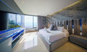 6 makuuhuonetta, tallelokero huoneessa, työpöytä, silitysrauta/-lauta