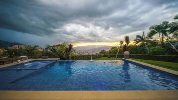 Piscina externa, piscina aquecida