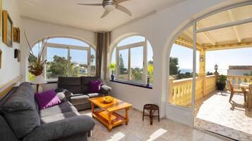 Casa, 3 dormitoris, terrassa | Sala d'estar