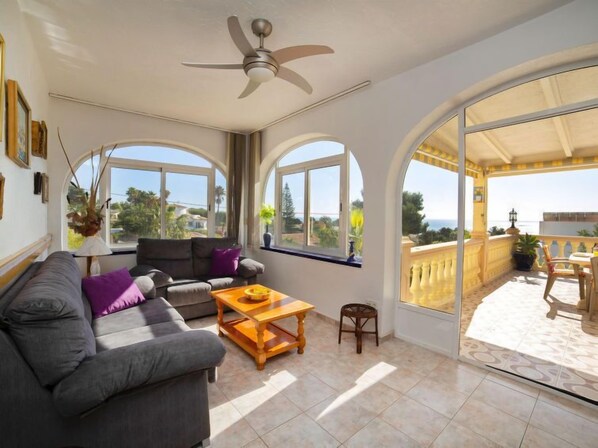 House, 3 Bedrooms, Terrace | Living area