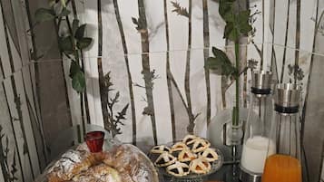 Frukostbuffé varje dag (EUR 15 per person)