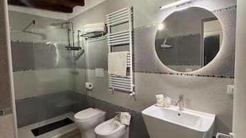 Camera quadrupla | Bagno | Doccia