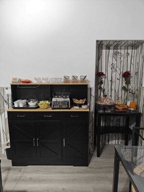 Petit déjeuner buffet (15 EUR par personne)