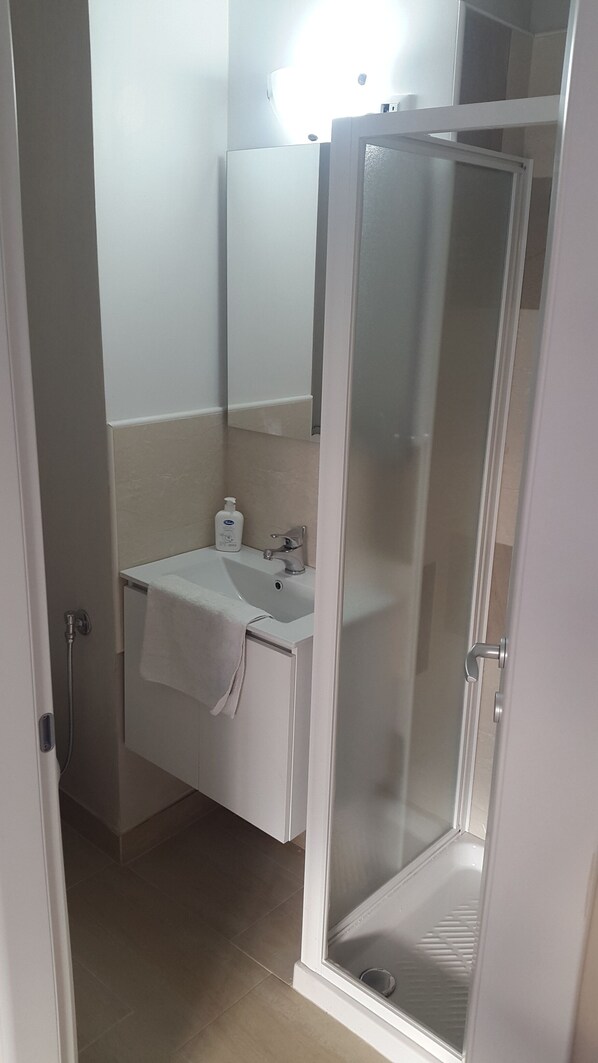 Classic Single Room | In-room safe, free WiFi, bed sheets - Vroom509 (Verona)