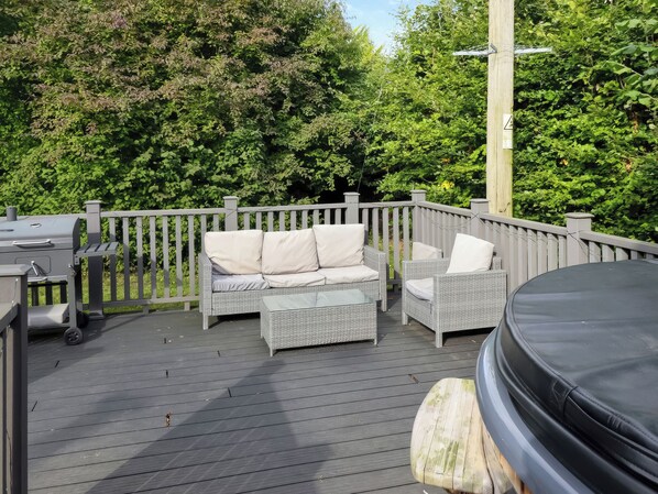 Terrace/patio - 1 bedroom accommodation in Frithville, near Lincolnshire (Frithville, near Lincolnshire)