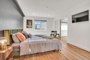 3 bedrooms, desk, iron/ironing board, travel cot