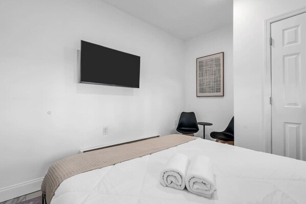 2 bedrooms, iron/ironing board, free WiFi, bed sheets