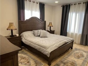 4 bedrooms, iron/ironing board, WiFi, bed sheets