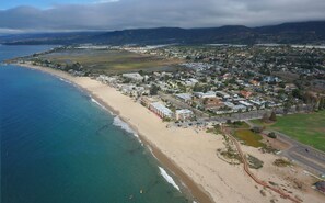 Beach - Newly Renovated 1 bedroom Condo -Private Patio WiFi (Carpinteria)