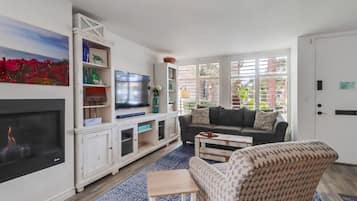 Smart TV, chimenea y impresora