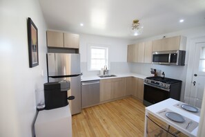 Mikrowelle, Ofen, Herdplatte, Geschirrspüler