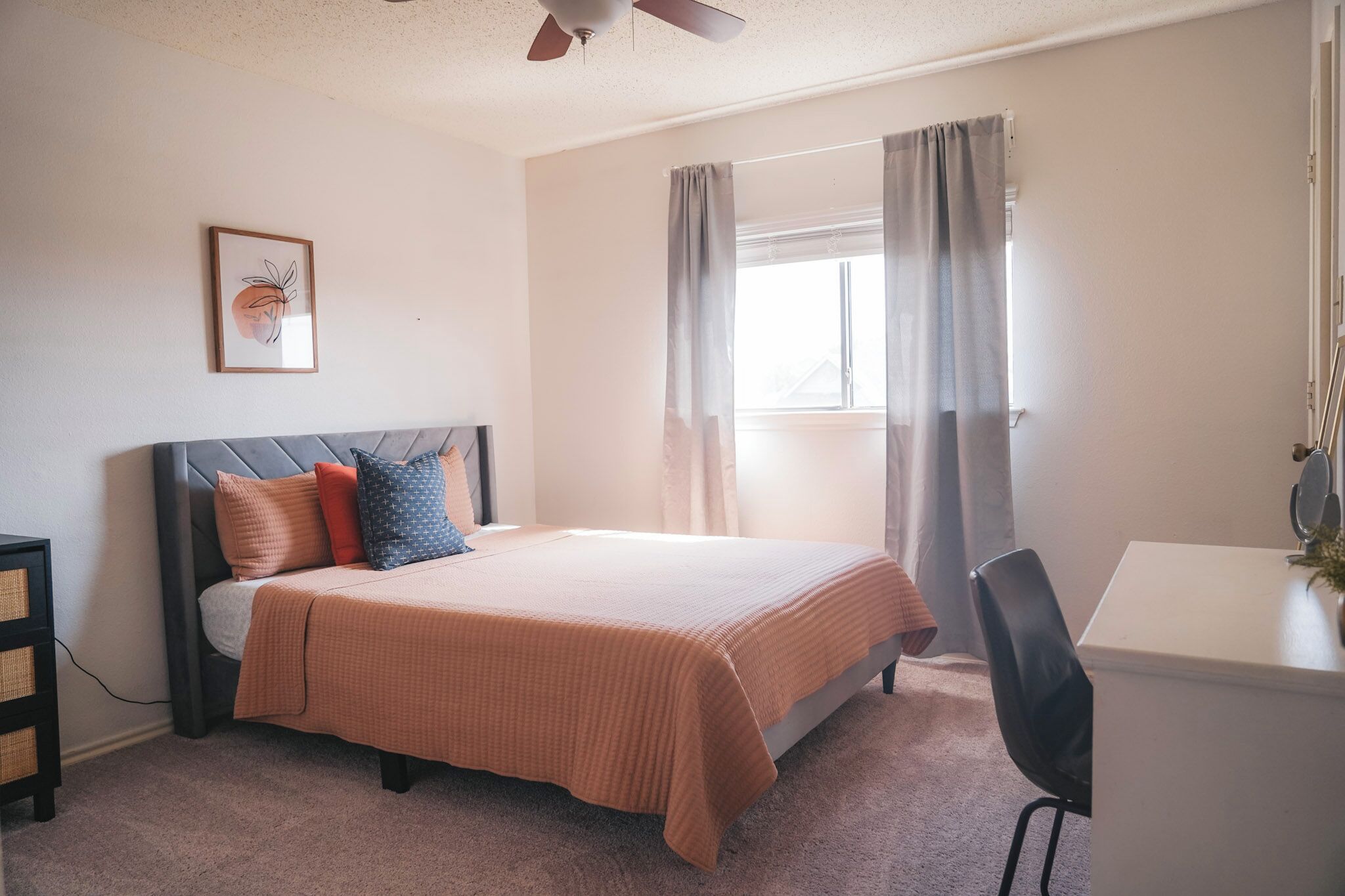 4 Schlafzimmer, Schreibtisch, Bügeleisen/Bügelbrett, kostenloses WLAN