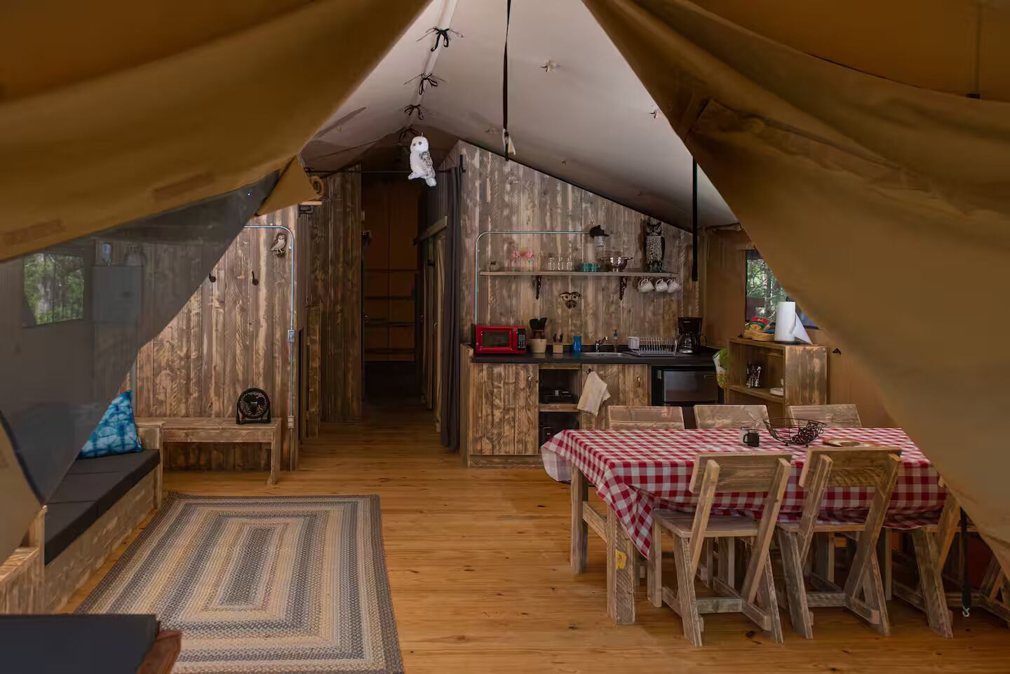 Family Tent (Loon) | Private kitchen | Mini-fridge, microwave, coffee/tea maker, cookware/dishes/utensils