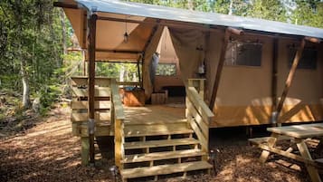 3 bedrooms, individually decorated, individually furnished, travel cot
