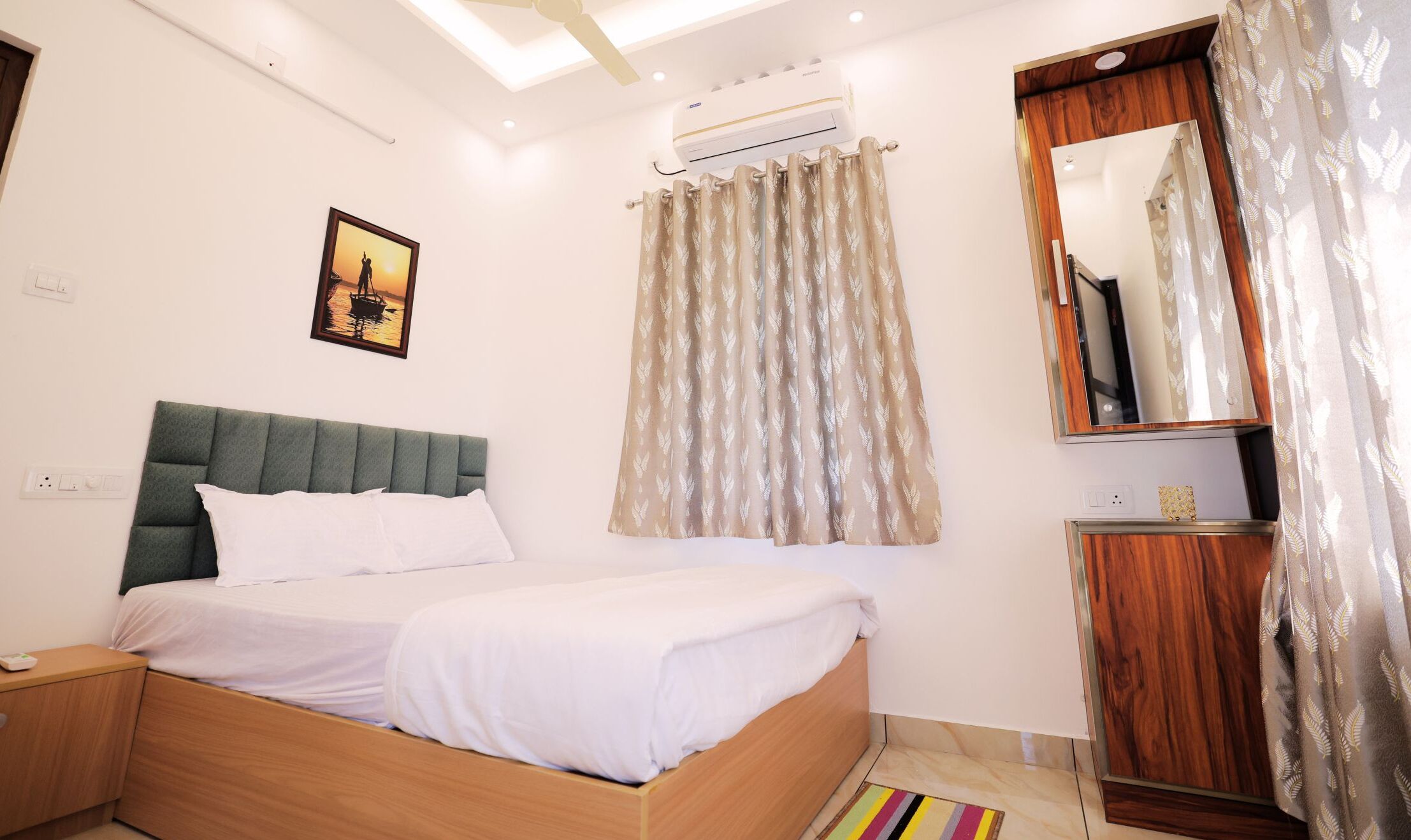 Laptopgeeigneter Arbeitsplatz, kostenloses WLAN