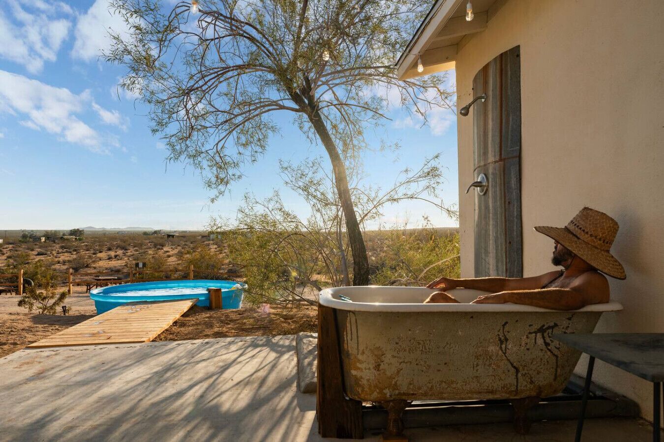 Outdoor spa tub