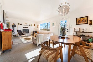 Smart TV, fireplace, stereo