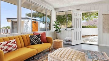 Smart-TV, Tischtennisplatte