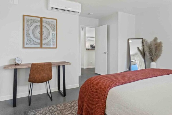 2 bedrooms, desk, iron/ironing board, travel crib