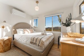 2 chambres, bureau, fer et planche à repasser, accès au Wi-Fi (inclus)