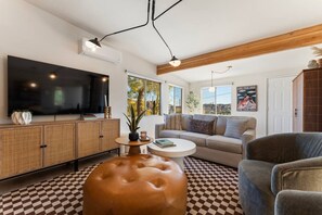 Smart TV, books - Palo Verde Canyon~5 acre Private Mountain~Hot Tub (Morongo Valley)